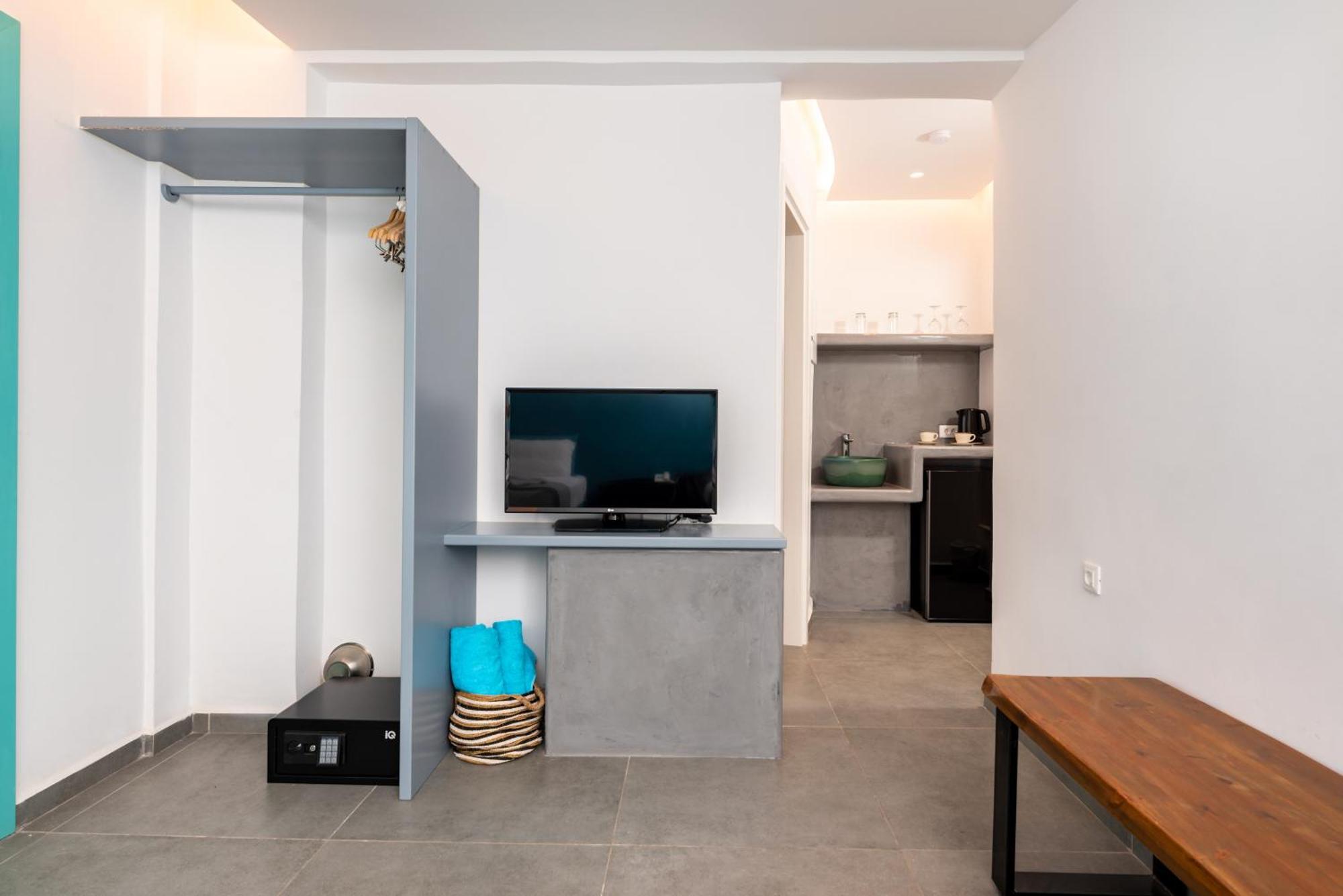 Santa Irina Luxury Sunny Lofts Hotel Perivolos  Exterior photo